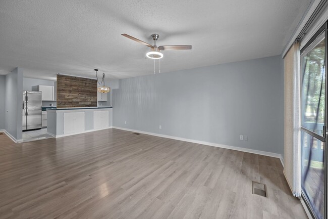 Building Photo - Water View Gem 2x2 Spacious Condo Fairfiel...