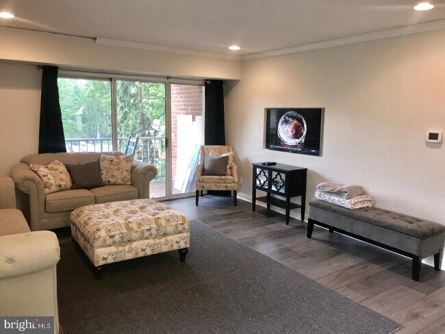 Building Photo - 376 Drummers Ln