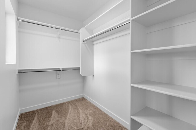 Foto del edificio - $2,000 OFF!!! 4-bed, 3.5-bath Townhome Available early July