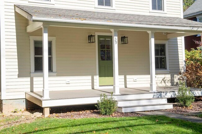 Building Photo - 39 MERRITT Ave