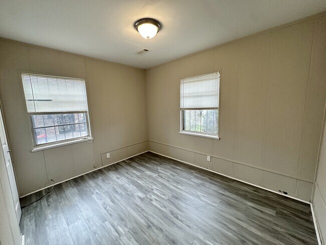 Foto del edificio - 249 Gloria Rd SW