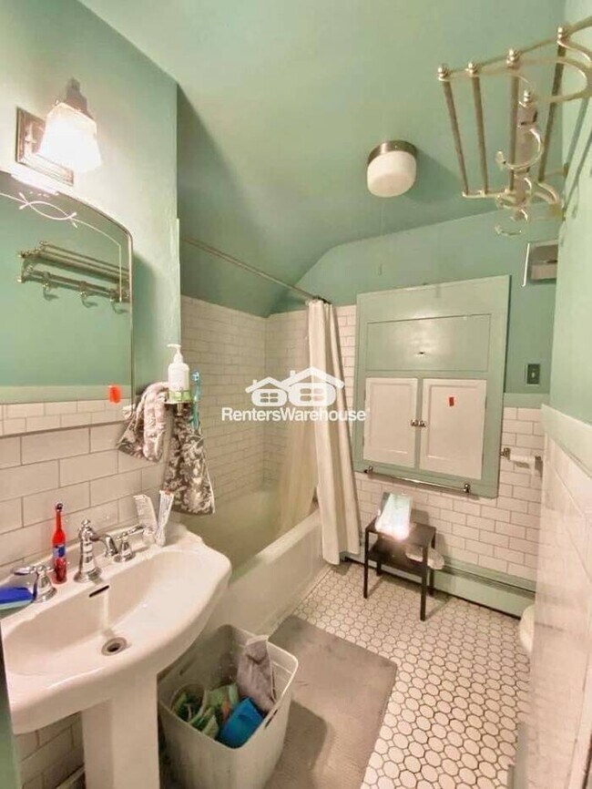 Building Photo - 4BR/2BA in the Mac/Groveland neighborhood!