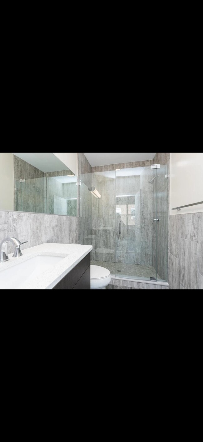 Building Photo - 432 52nd St