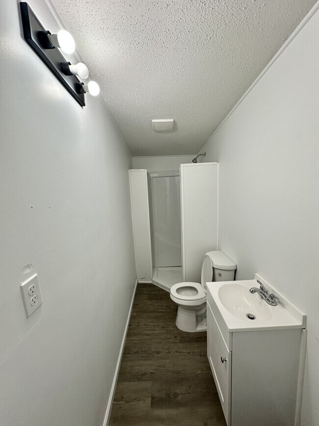 Foto del edificio - 80 Wilkes Cir