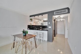 Building Photo - 3375 N Country Club Dr