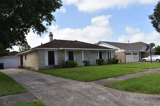 Building Photo - 10427 Huntington Wood Dr