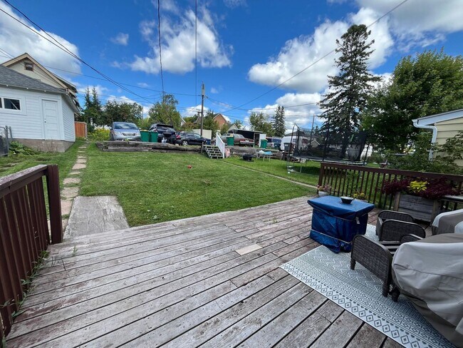 Foto del edificio - 3+ Bedroom / 2 Bath Single Family Home!