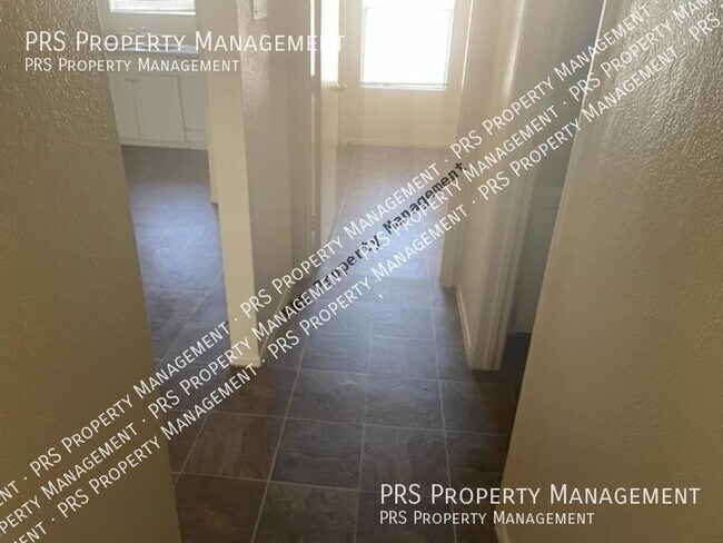 Foto del edificio - 465 W Ivyglen St
