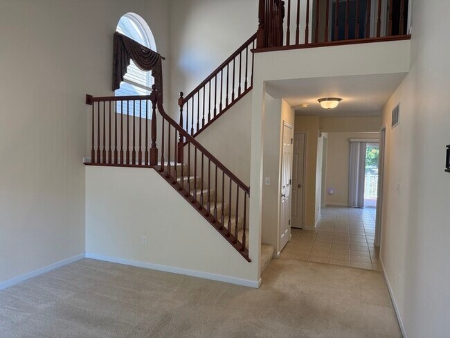 Building Photo - Rockwood Schools 3 Bedroom 2 full baths and 2 half Baths