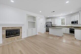 Building Photo - 13330 Via Bellarado