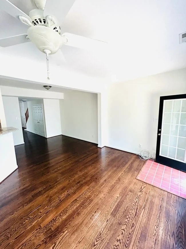 Foto del edificio - 3209 Friars Walk Ln