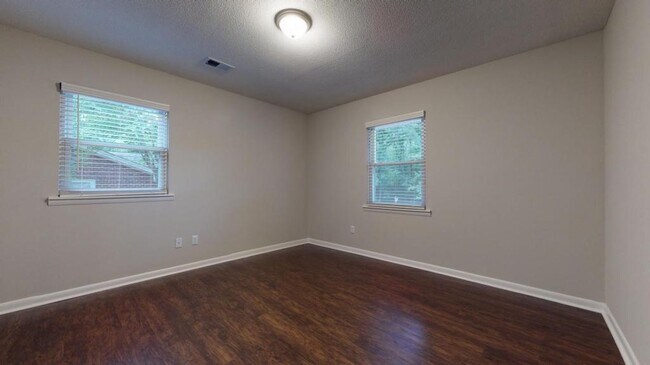 Building Photo - 3618 Bowling Dr