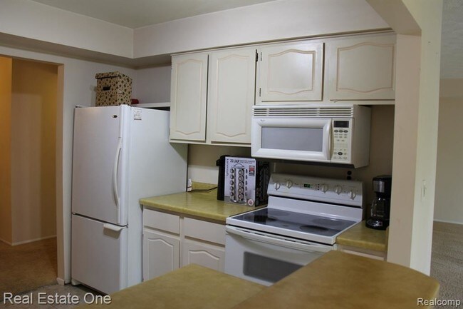 Building Photo - 1685 Riverside Dr