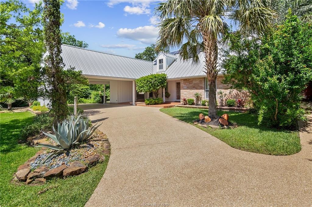 Primary Photo - 404 E Brookside Dr