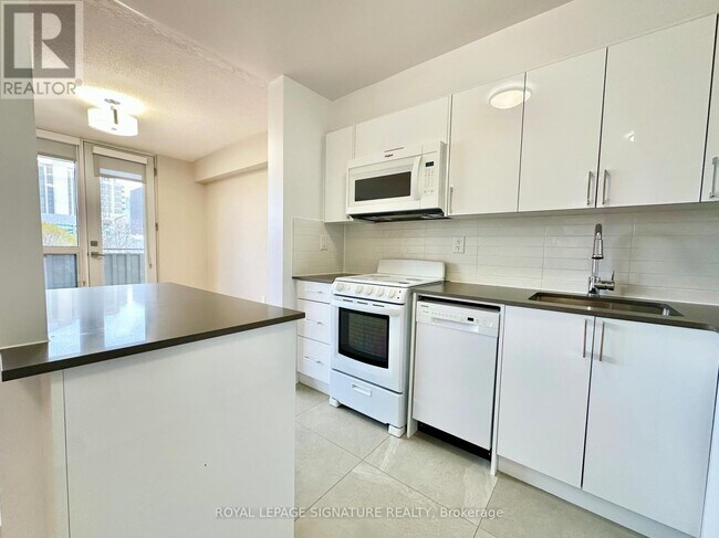 Photo du bâtiment - 666 Spadina Ave.