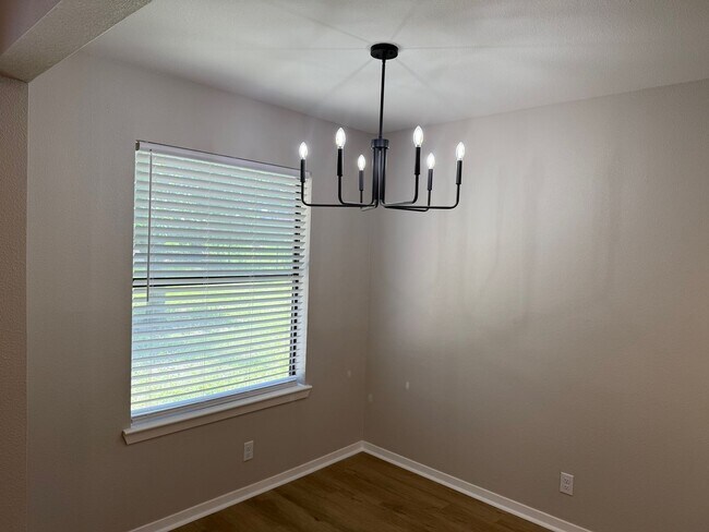 Foto del edificio - Modern Charm – 3 Beds, 2 Baths & More!