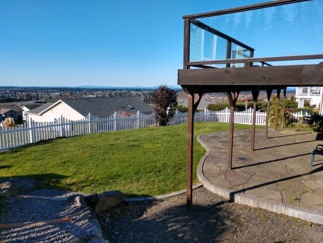 Foto del edificio - 180 Coral Dr