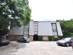 Building Photo - 2207 Leon St