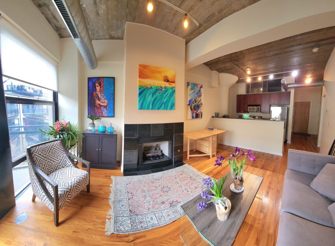 Living Room, Kitchen and Balcony Views - 1000 W 15th St