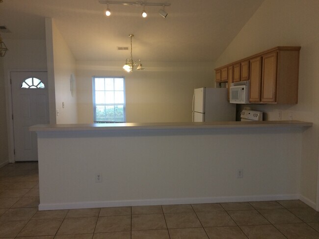 Foto del edificio - 3 Bed / 2 Bath Single Family Home for Rent...