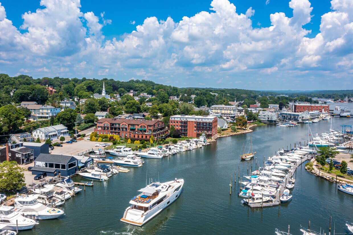 15/1/2 Water St Unit 3, Groton, CT 06355 Condo for Rent in Groton, CT