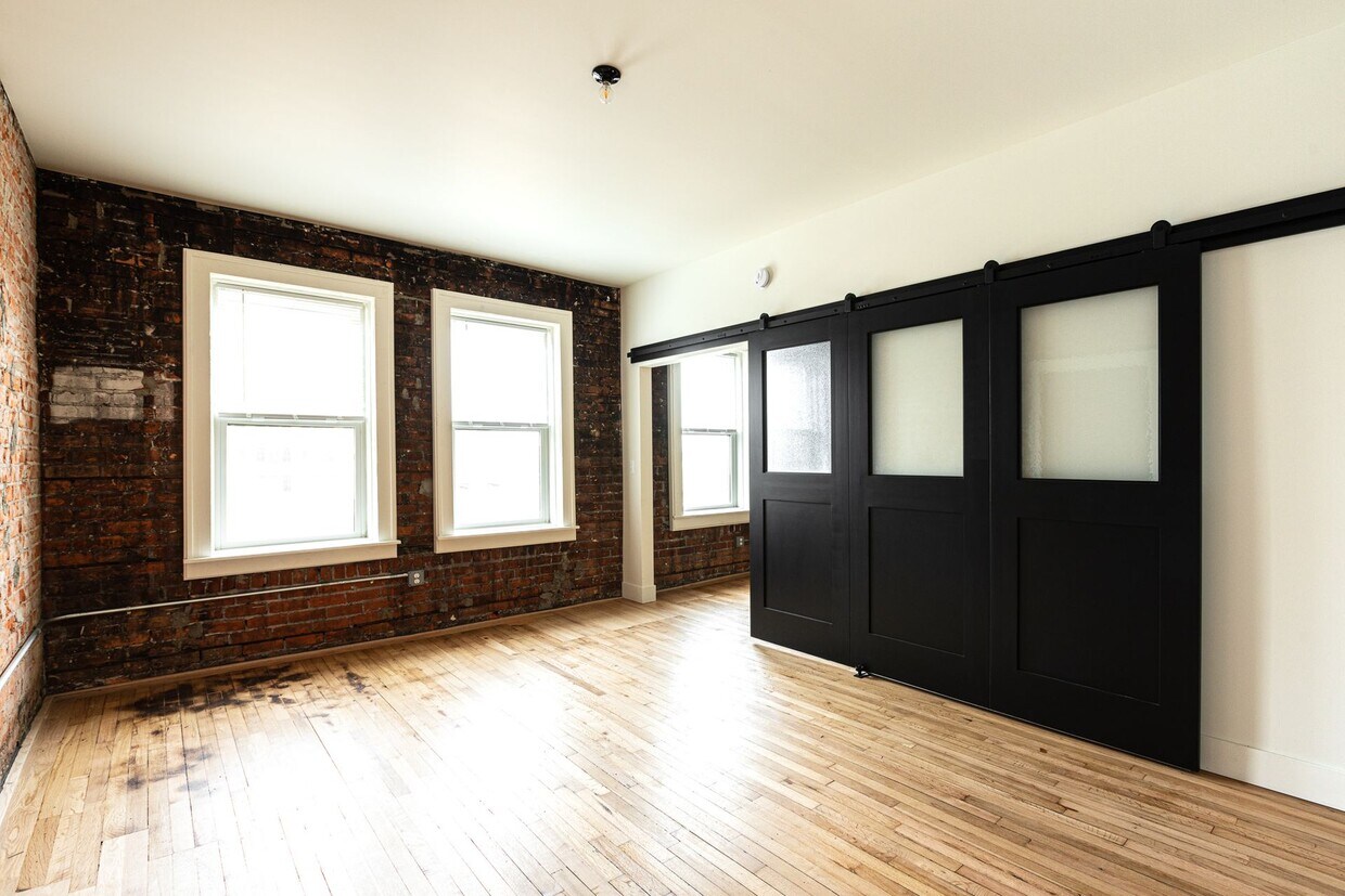 The Charlotte Apartments 624 Charlotte St Detroit, MI Apartments