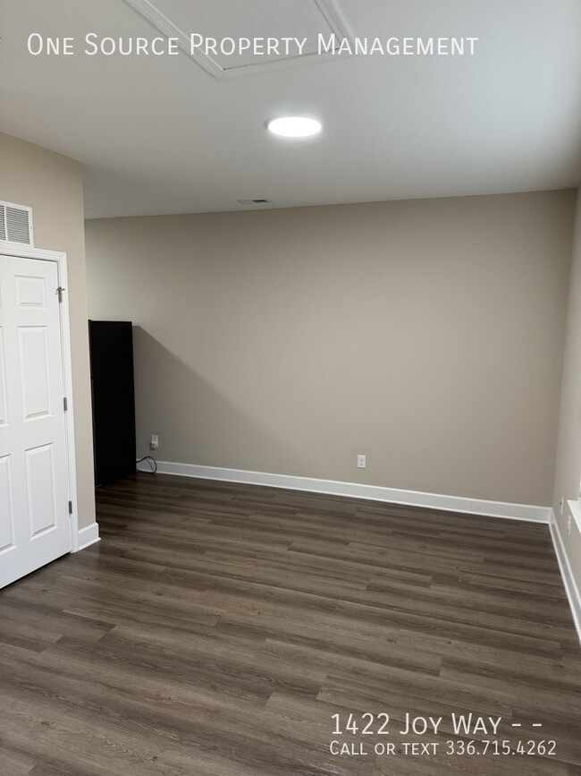 Building Photo - 1422 Joy Wy