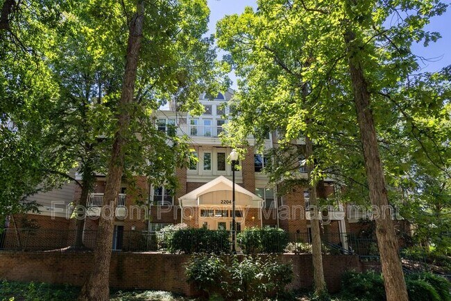 Foto del edificio - 2204 Westcourt Ln