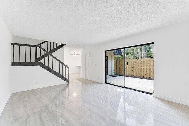 Foto del edificio - 1624 Forest Lakes Cir