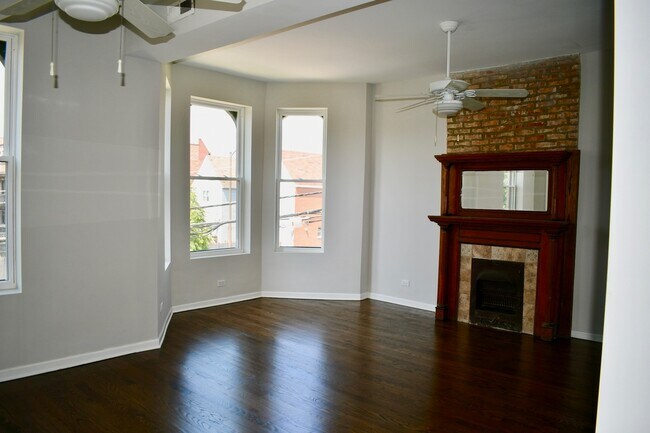 Foto del edificio - 867 E Pershing Rd