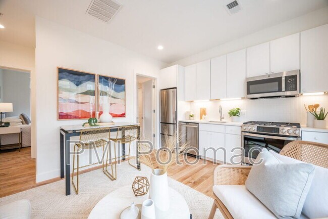 Foto del edificio - 2419 Ontario Rd NW