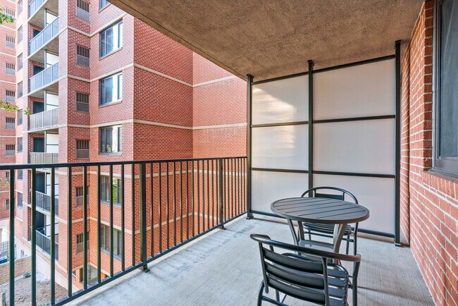 Foto del edificio - 1200 N Veitch St