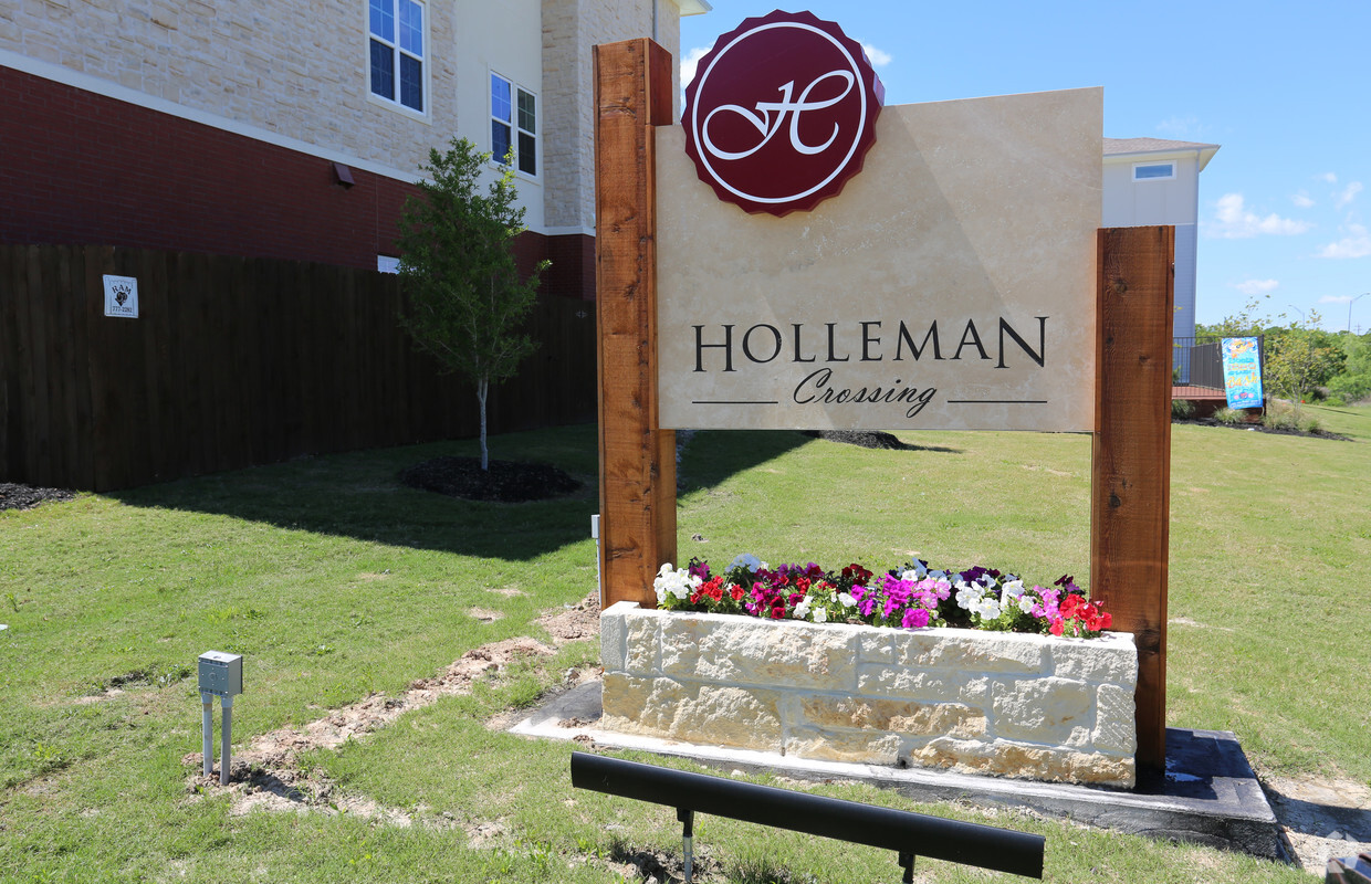 Primary Photo - Holleman Crossing Apartments