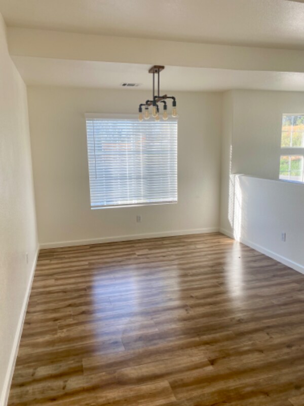 Building Photo - 702 Air Park Dr