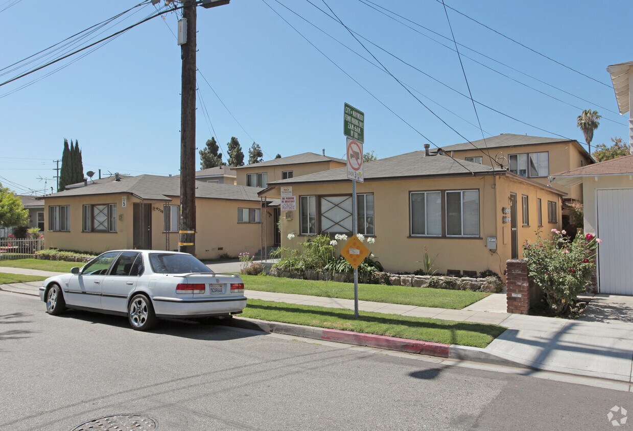 Foto del edificio - 4334-4338 E 60th St
