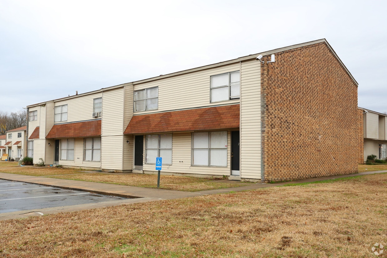Primary Photo - Willow Bend I and II Apartments