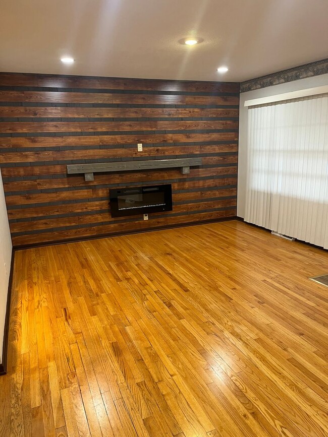 Foto del edificio - Home for rent in Rockford IL $2,395.00