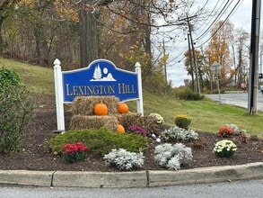 Building Photo - 12 Lexington Hills Rd