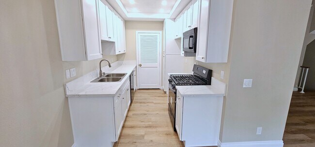 Foto del edificio - 3800 Stocker St