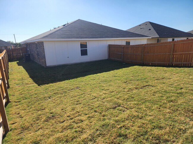 Building Photo - 546 Lost Trl