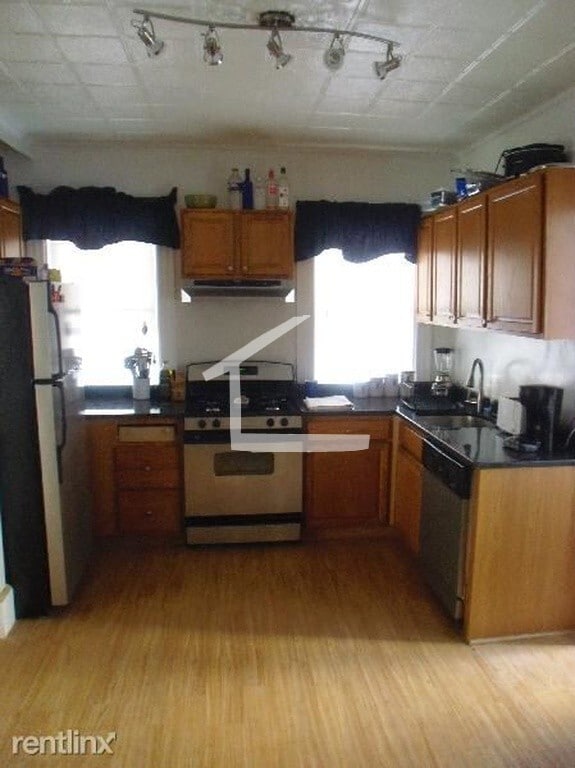 Building Photo - 20 Pratt St