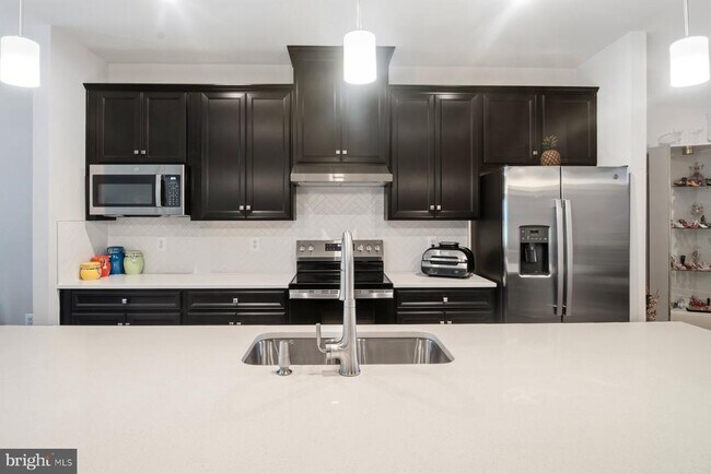 Foto del edificio - 7517 Matapeake Ln