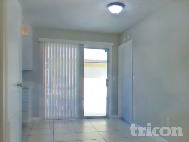 Foto del edificio - 607 65th Ave W