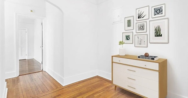 Building Photo - The bright and well proportioned living ro...
