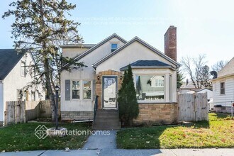 Building Photo - 1040 Geranium Ave E