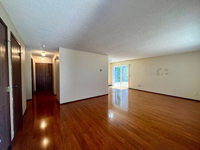 Foto del edificio - Well Maintained 2BD Duplex - Water Included