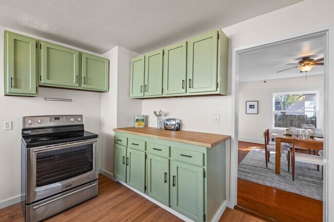 Building Photo - 1/2 Month Free - Storybook Farmhouse, Updated w/ Character in the Heart of NE Portland!