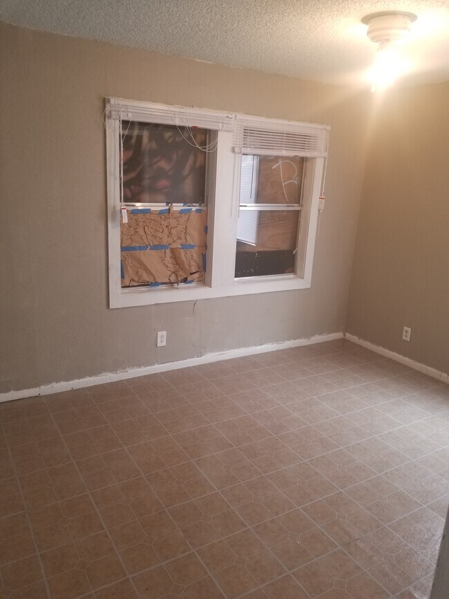 Foto del edificio - 230 e 52nd pl n