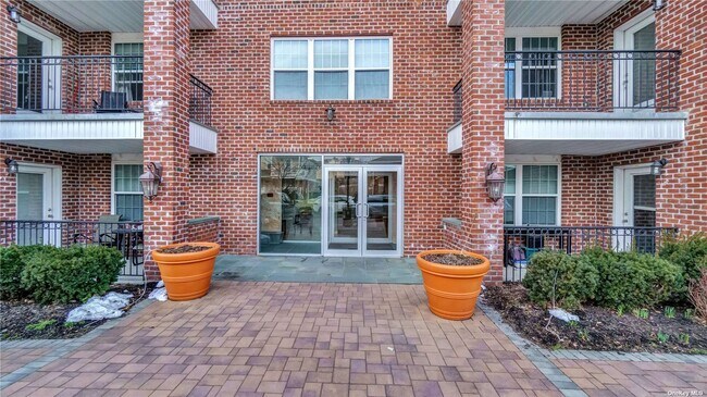 Building Photo - 400 Carney St