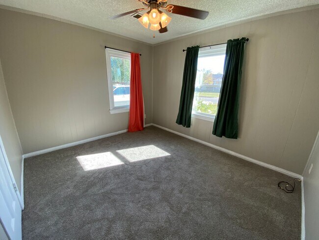 Foto del edificio - Charming 4-Bedroom Home in OKC!